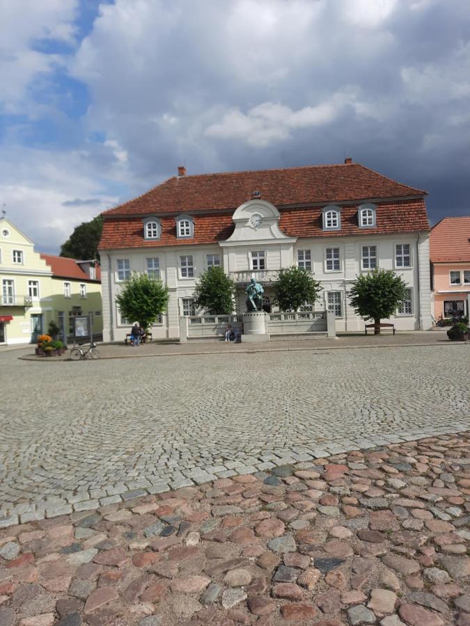 Ferienwohnung Am Schloss Reuterstadt Stavenhagen Exterior foto