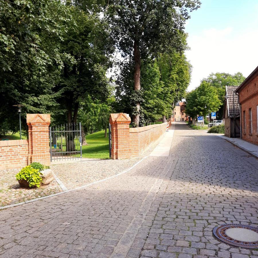 Ferienwohnung Am Schloss Reuterstadt Stavenhagen Exterior foto