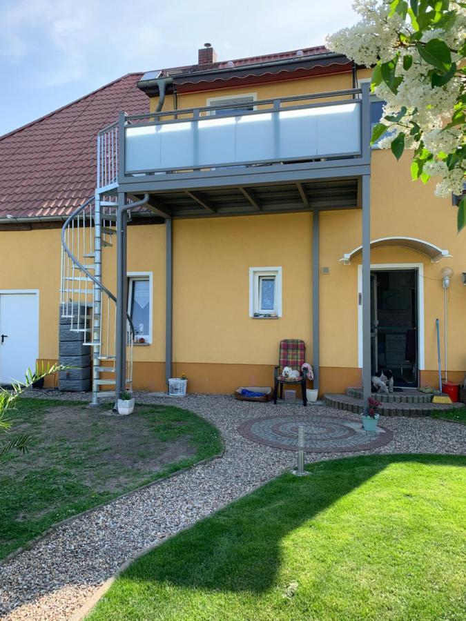 Ferienwohnung Am Schloss Reuterstadt Stavenhagen Exterior foto